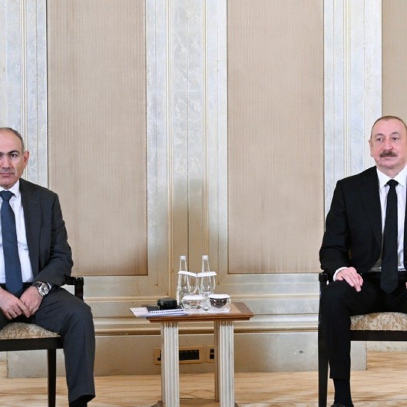 İlham Əliyevin Nikol Paşinyanla görüşü başladı (FOTO)