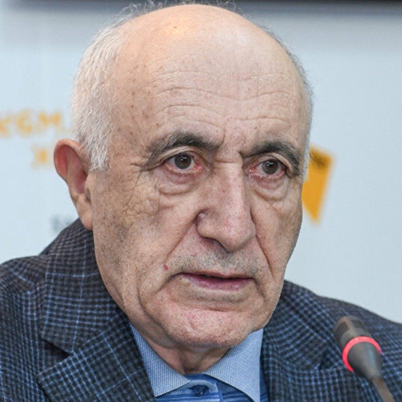 Şahlar Əsgərov: “Milli təhsil ”vaqon"u artıq relsdən çıxıb..."