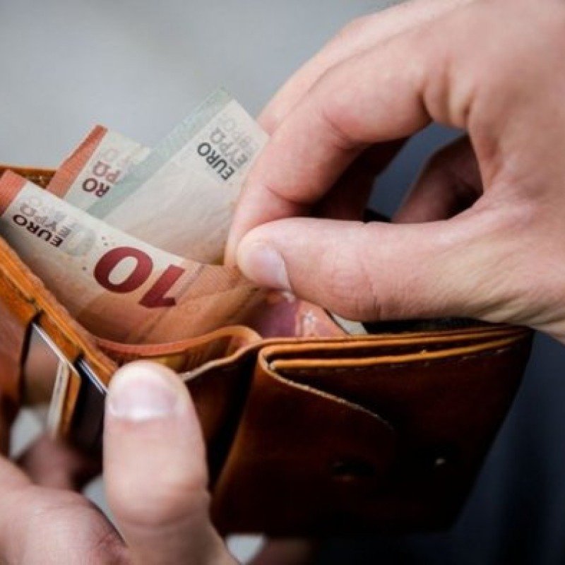 Minimum əməkhaqqı nə qədər olmalıdır?