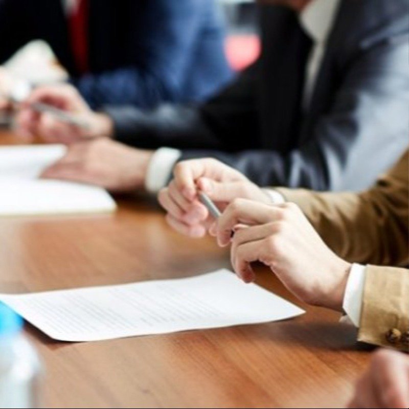 Dövlət sektorunda çalışanların sayı azalır