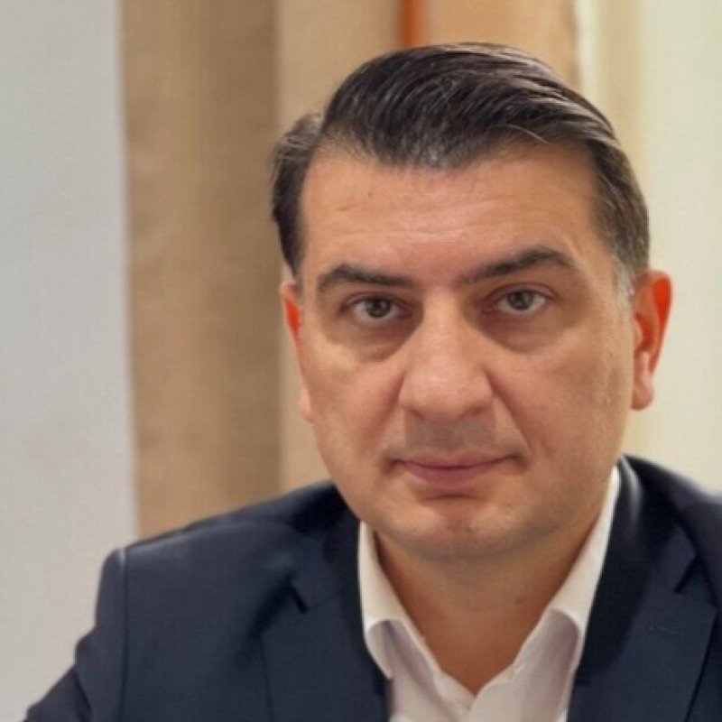 Zərərçəkmiş kimi tanınan şəxs məhkəmədə etiraf edib ki, Azər Qasımlı öz pulunu istəyib