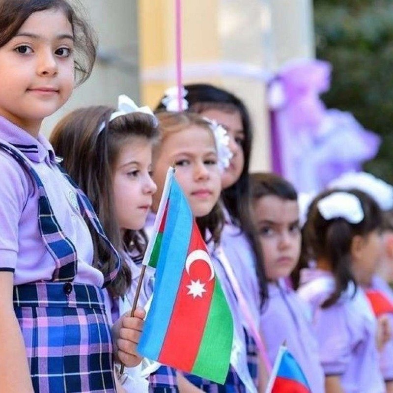 Məktəbə başlayan hər min şagirddən səkkizi necə yoxa çıxıb?