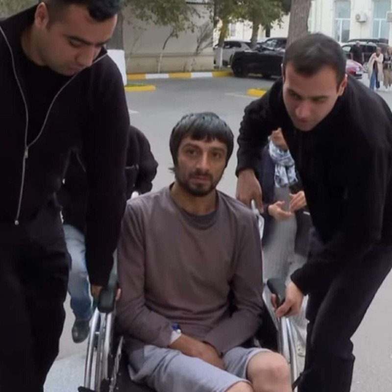 "Xəstəxana 3 aydır əlil arabasında olan qardaşımı qəbul etmir”