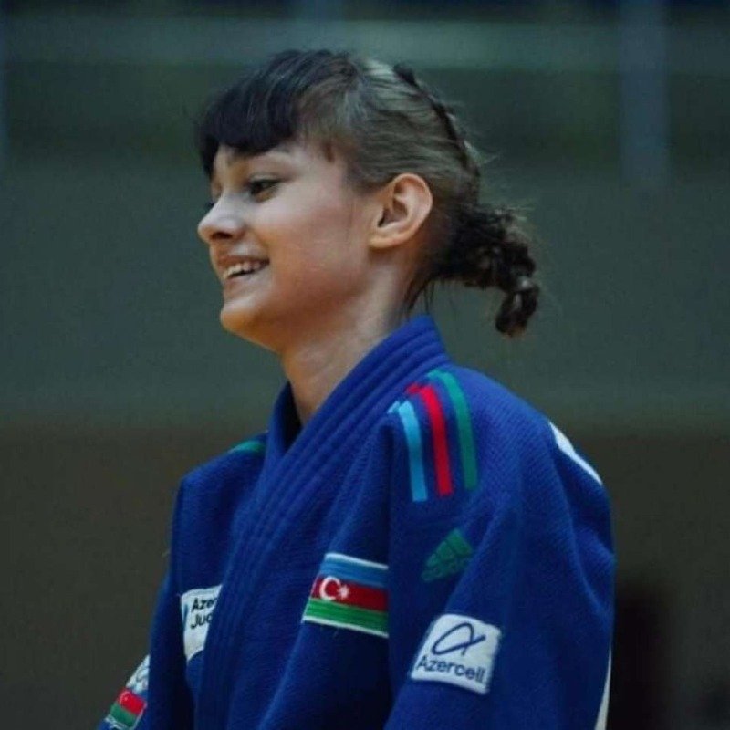 Vətən Müharibəsi Qəhrəmanının qızı qızıl medal qazandı