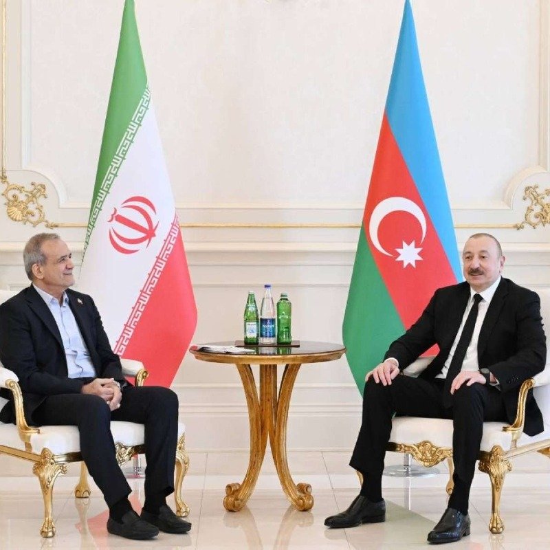 İlham Əliyev Pezeşkiana zəng etdi