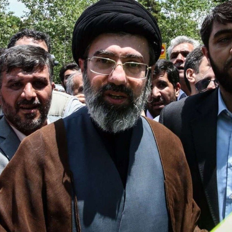 Xameneinin oğlu ölməyib, yaralıdır