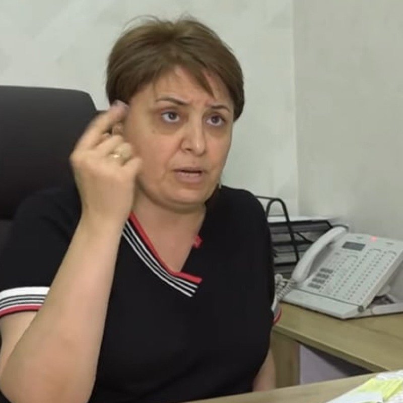 İş masasına həbs qoyulan baş həkim vəzifəsindən gedib - Borc 200 mini ötüb