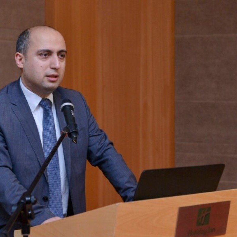 Nazir 9-11-ci siniflərə çatdıqda Azərbaycanda qızlara məhdudiyyətdən danışdı