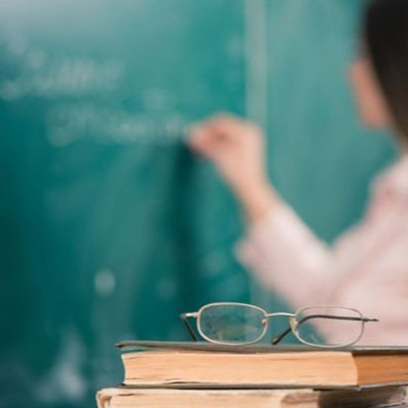 Uyğunsuz videosu yayılan müəllim işdən çıxarıldı