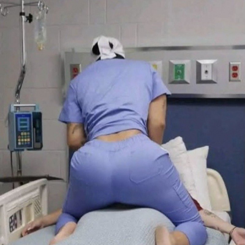 Tibb bacısı etik olmayan əməlinə görə işdən çıxarıldı: Görün nələr edirmiş - Foto