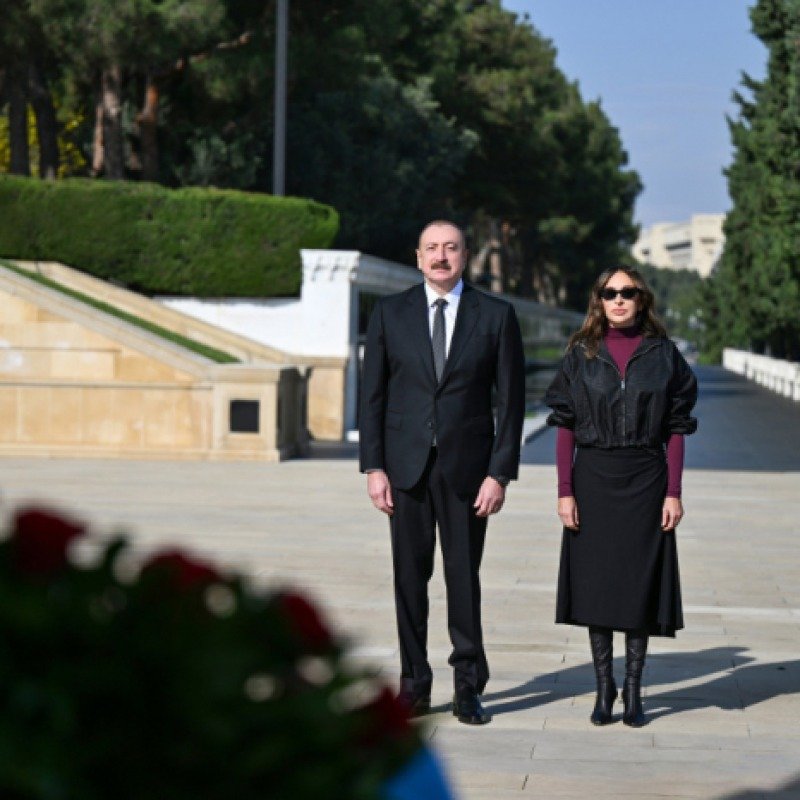 İlham Əliyev və Mehriban Əliyeva Şəhidlər xiyabanında | FOTOLAR