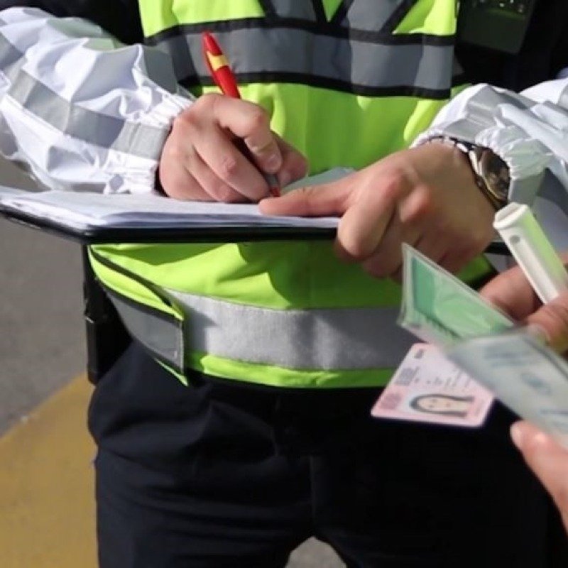 Yol polisindən şikayət: "Dedi ki, məcburi köçkün olduğuna görə 100 manat keçə bilərik"