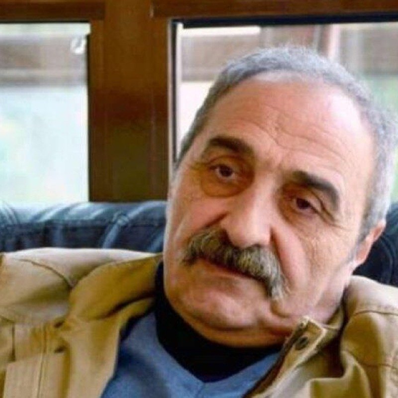 "Mənə dedi ki, gəl, səhnədə öl"