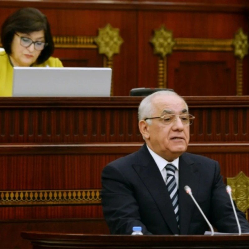 Baş nazir "iqtisadi inkişaf" deyir, iqtisadçı "böhran"dan narahatdır