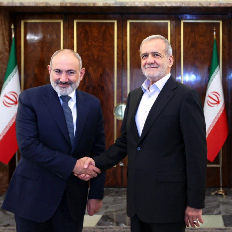 Pezeşkiyan İrəvana gedir