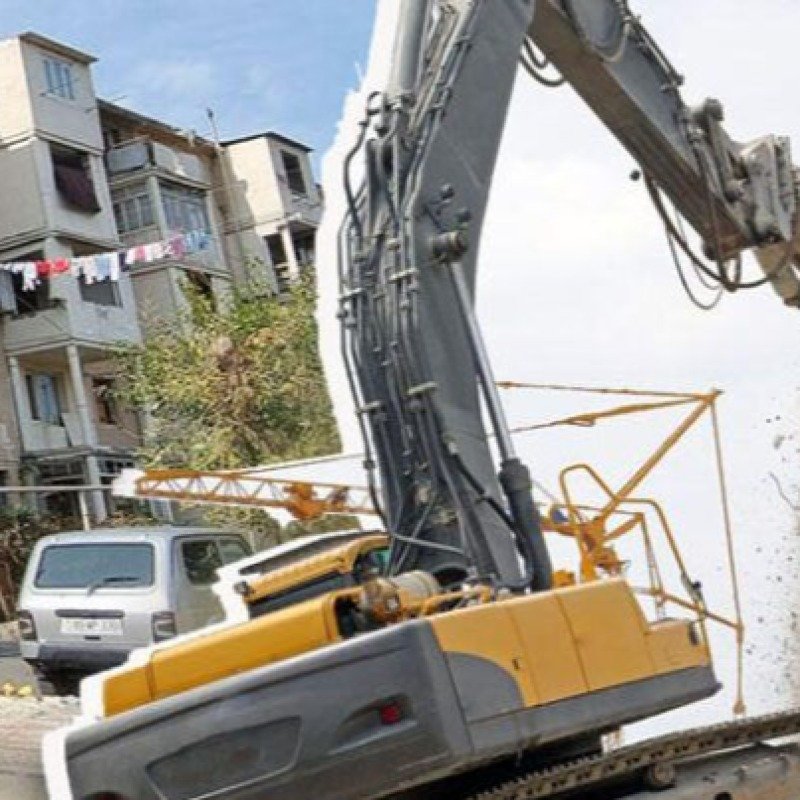 Tikinti şirkəti vətəndaşın evini yerlə-yeksan edib
