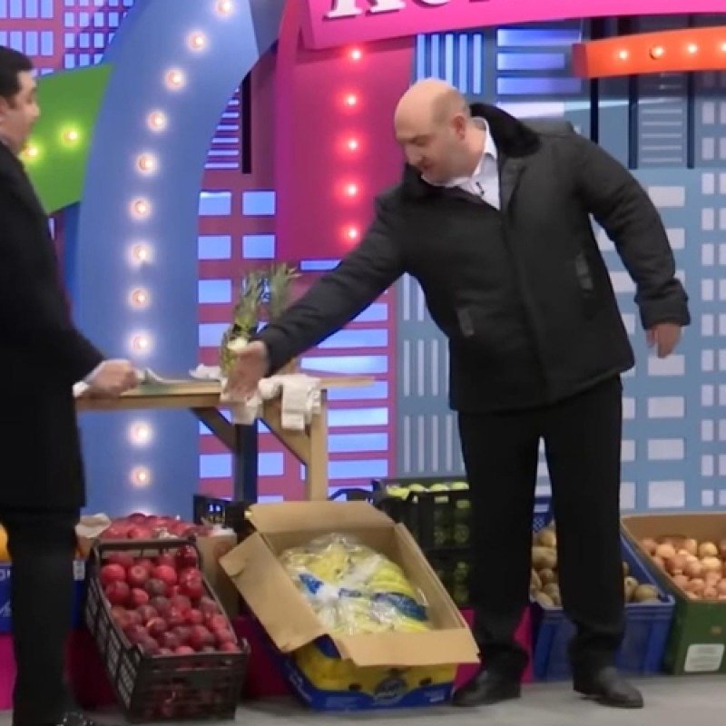 "Komedixana"da Sumqayıtda almaları müsadirə edən məmuru biabır etdilər