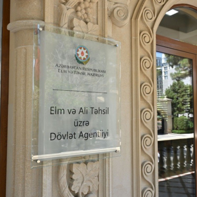 Xaricdə təhsil alan tələbələrin narazılığı BÖYÜYÜR