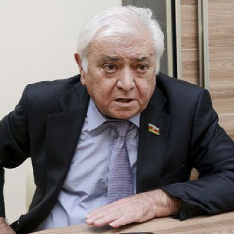 Aqil Abbas - "...Yuxarıdan zəng gəlir ki, bu yazını çıxart"