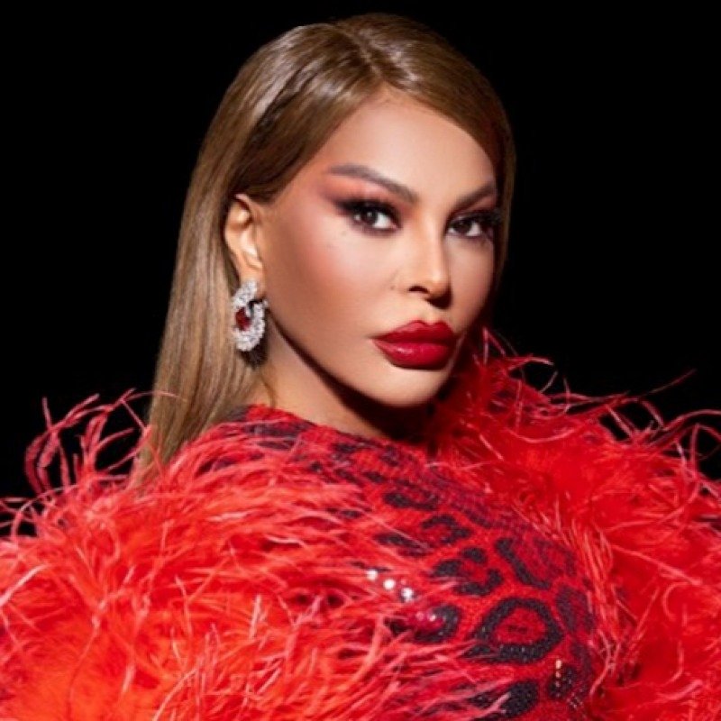 Aygün Kazımova 2001-ci ildə SHOW TV-də: Geyim tərzi və ifası gündəm oldu