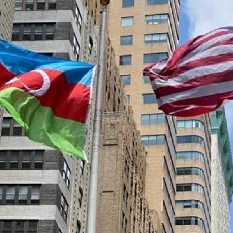 Azərbaycan bayrağı Nyu-York səmasına qaldırılıb