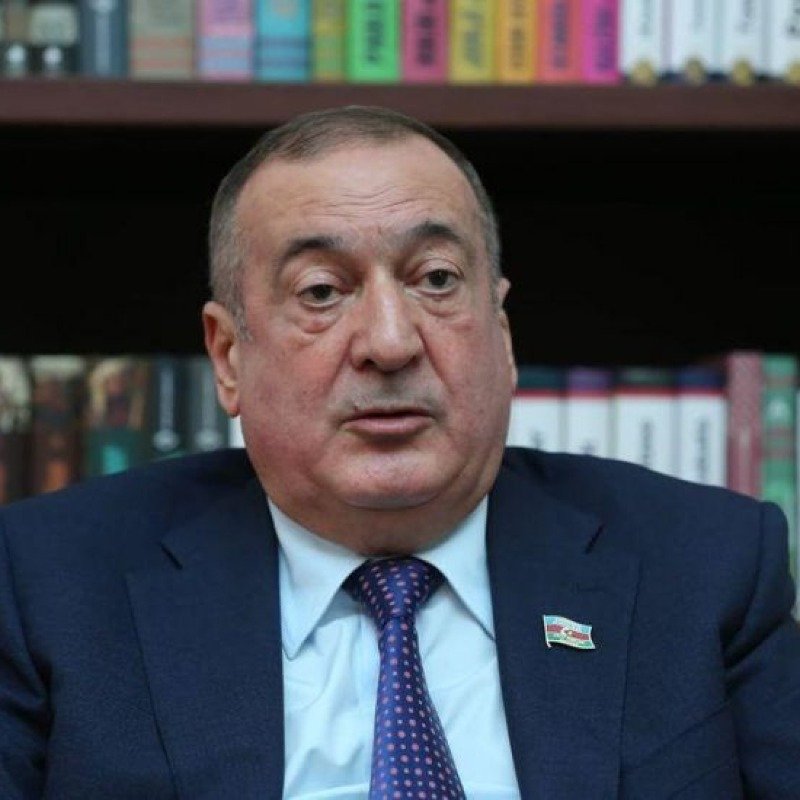 Eldar Quliyev: “Camaatdan pul alıb, medal verirlər, “moşennik”dirlər”