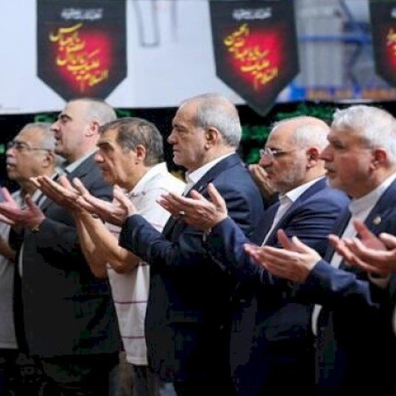 Pezeşkian İrəvanda Göy məsciddə namaz qıldı