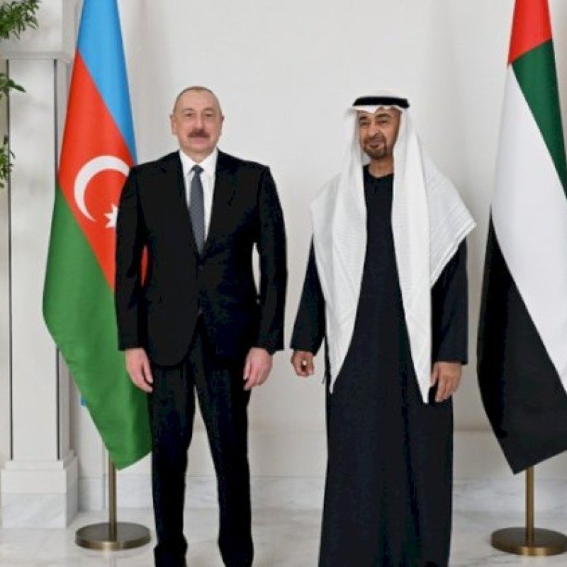 İlham Əliyev BƏƏ Prezidentinə zəng etdi