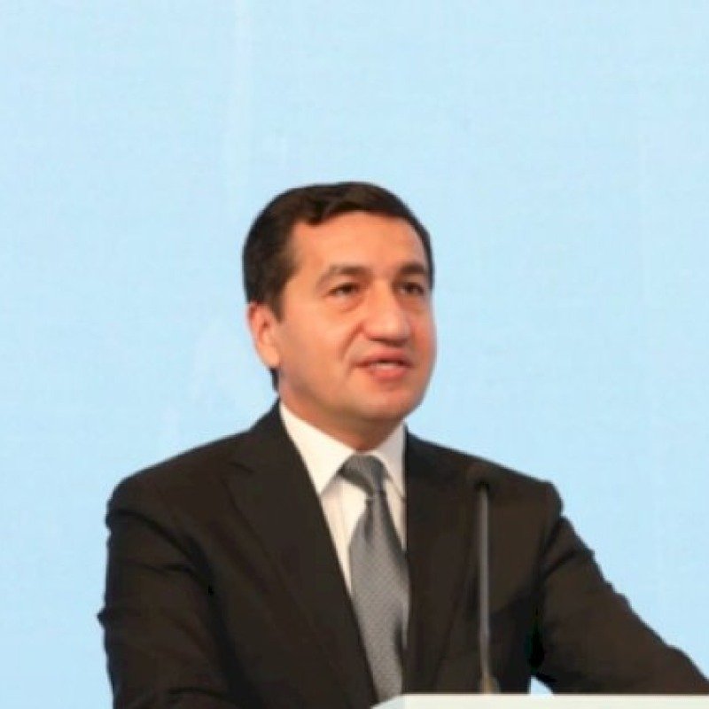 “Əcnəbi sözlər çox vaxt ehtiyacdan deyil, kiminsə kefinə əsasən dilə daxil edilir” – Nadir Məmmədli