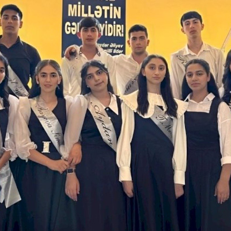 Bu məktəbin bütün məzunları tələbə oldular