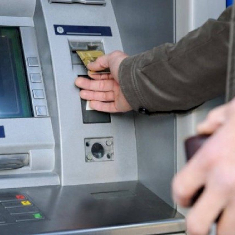 Bu şəxslərə hər ay 1700 manat ödənilir