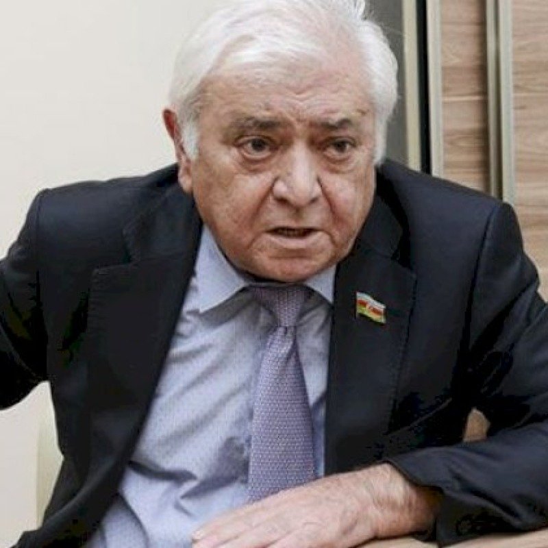 “Onlayn mediada bir yazı verilir, “yuxarı”dan zəng gəlir ki, bunu çıxart...”