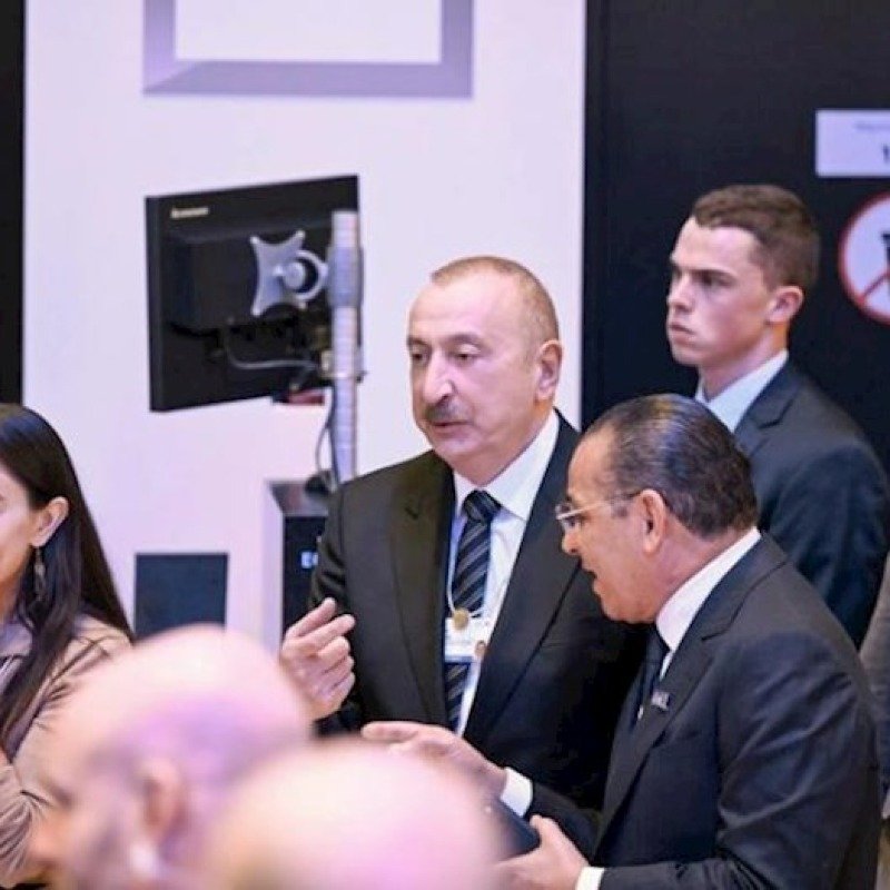 İlham Əliyev panel iclasda iştirak etdi − Fotolar