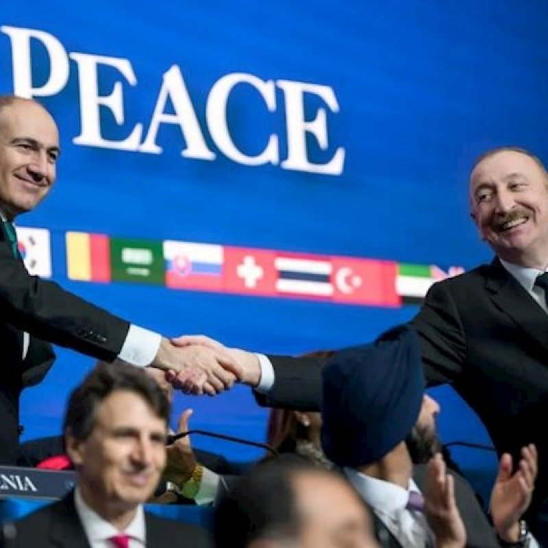 Ağ Ev İlham Əliyevlə Paşinyanın əl sıxışdığı fotonu paylaşdı