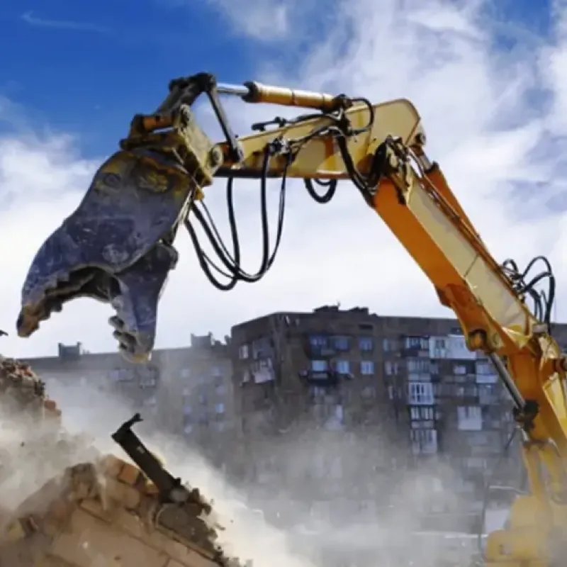 "Təzəpir" məscidi ətrafında söküntü gedir, sakinlər məhkəməyə üz tutublar