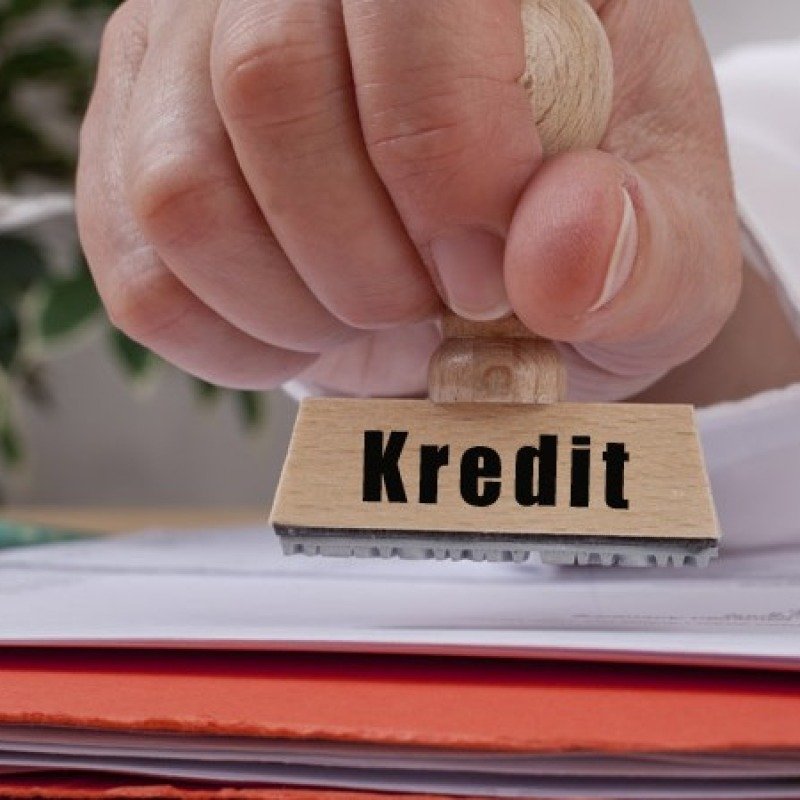 Problemli kreditlər illik artıb, aylıq azalıb