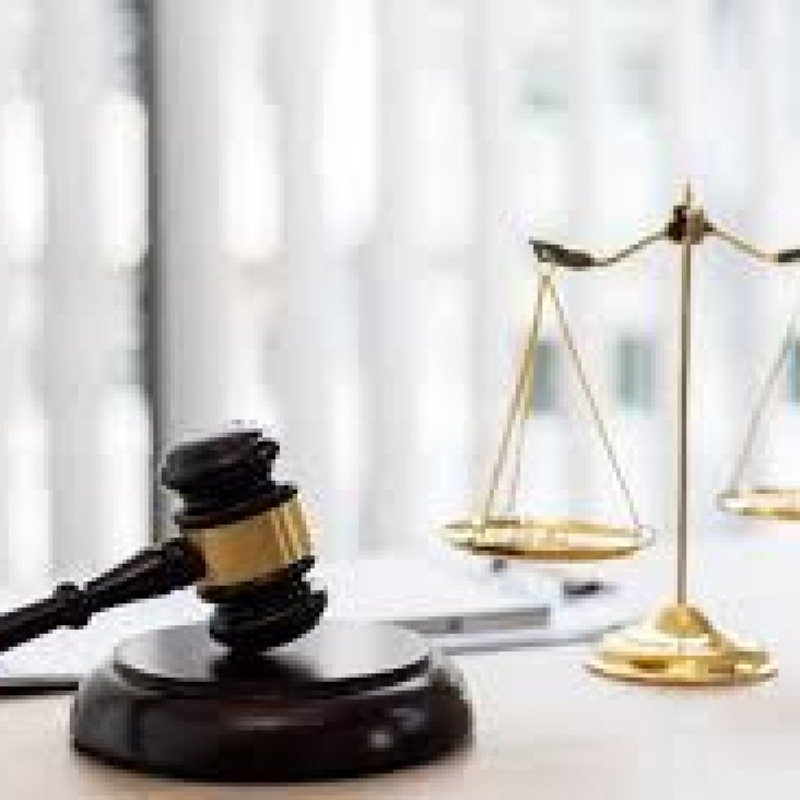 Həmyerlisinin boynunu əlləri ilə sıxaraq sındıran şəxsə şərti cəza verildi