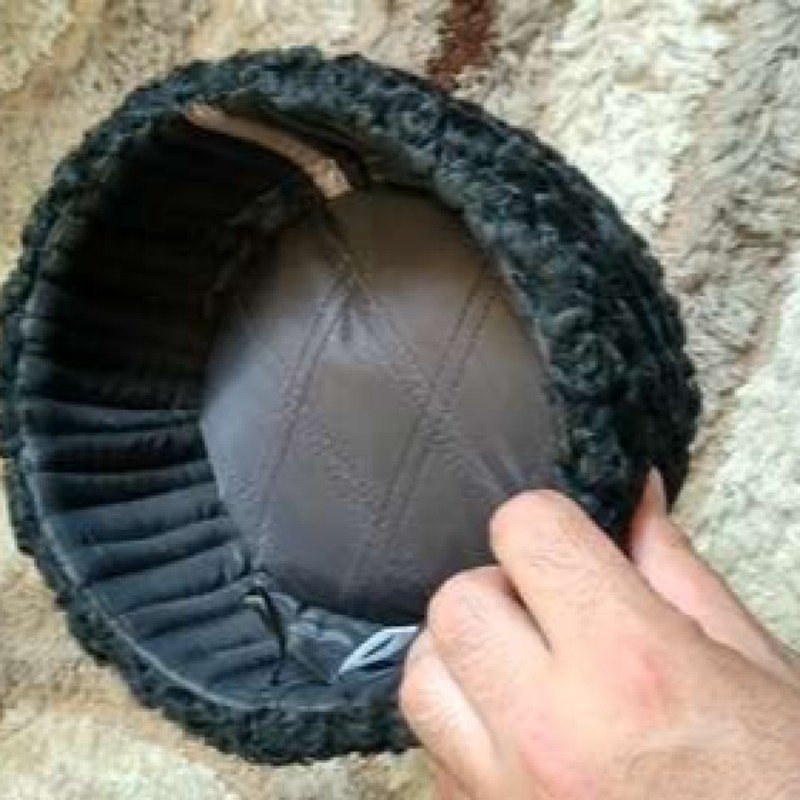 “Bəzi insanlar papaq atmaq əvəzinə, kart hesabı göndərirlər” – Deputatlar qapıya atılan papağa nə qoyurlar? - SORĞU