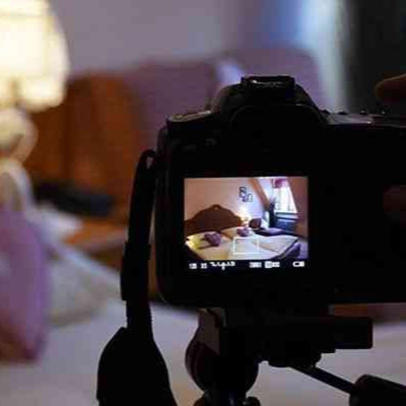 Azərbaycanda sabiq direktor azyaşlı qızının pornoqrafik görüntülərini YAYDI