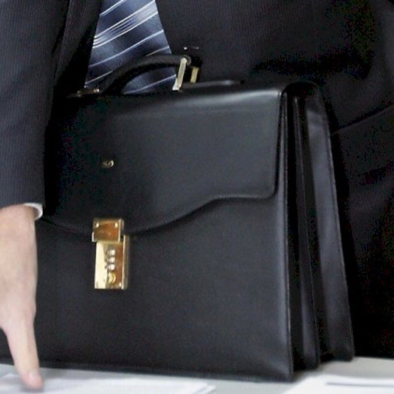 Dələduzluqda təqsirləndirilən tikinti şirkətinin rəhbəri AXTARIŞA VERİLDİ