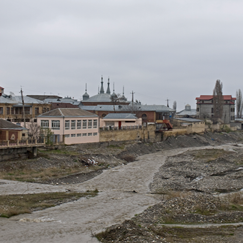Qırmızı qəsəbənin Qudyalçaydan mühafizəsi üçün 2 milyon xərclənəcək
