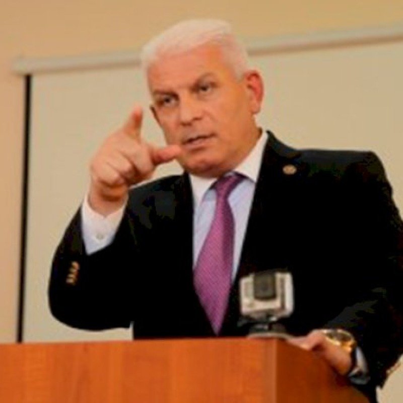 Sabiq icra başçısı otelini satışa çıxardı