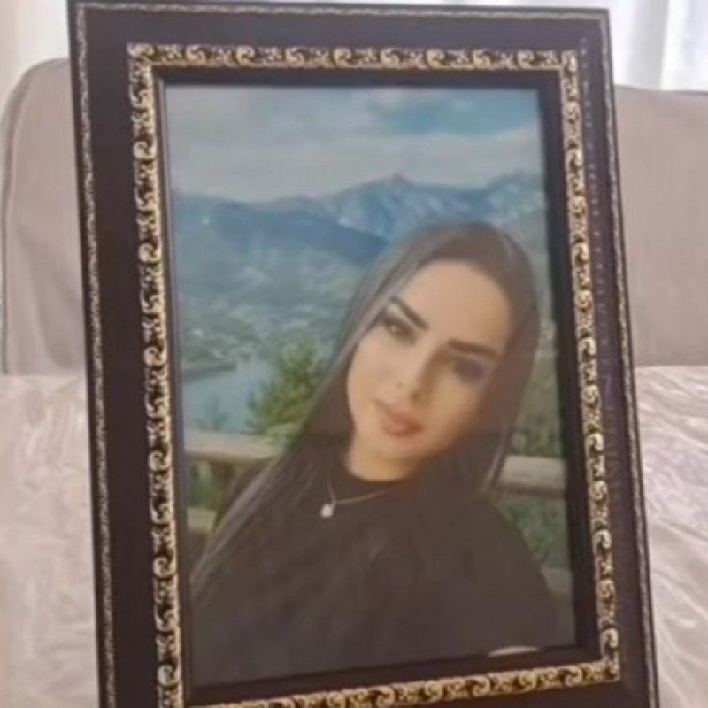 “Namus məsələsidirsə, qızımı öldürəndən sonra kartı niyə götürüb?”