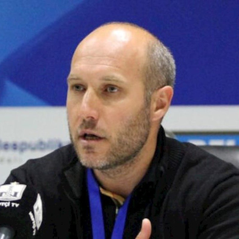 “Neftçi” Samir Abasovu istefaya göndərdi