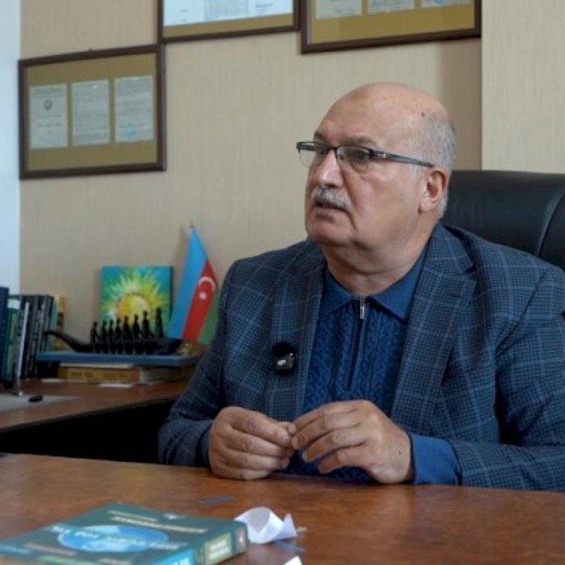 “Kişi baxır ki, arvad evdə iy verir, amma küçəyə çıxanda ətirlənir...” – Sərdar Cəlaloğlu