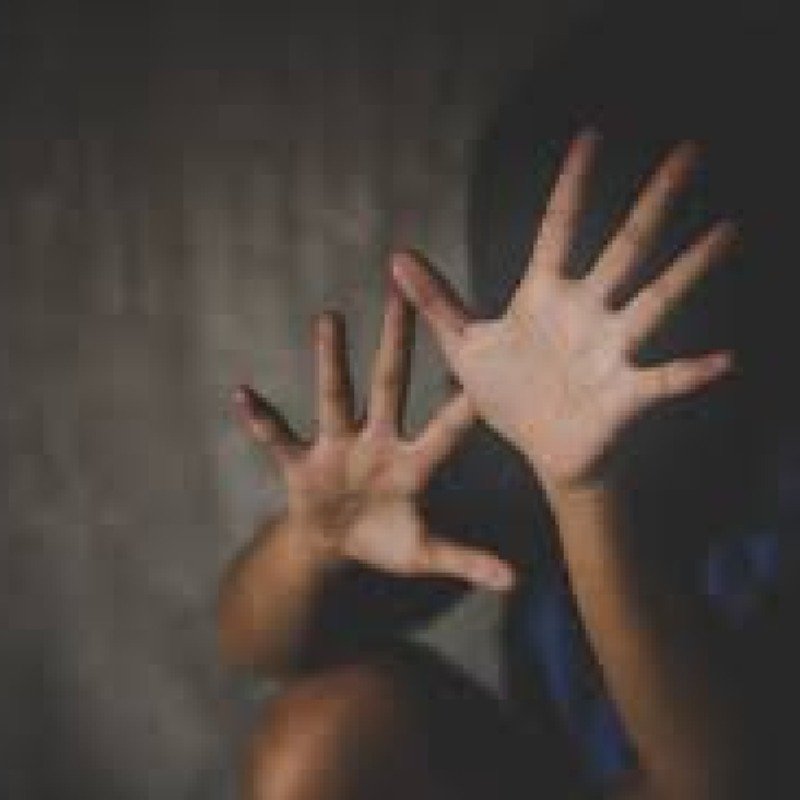 Naxçıvanda təcavüzə məruz qalan yeniyetmənin atası: “Uşağım məktəbindən, getdiyi kurslardan qovuldu”