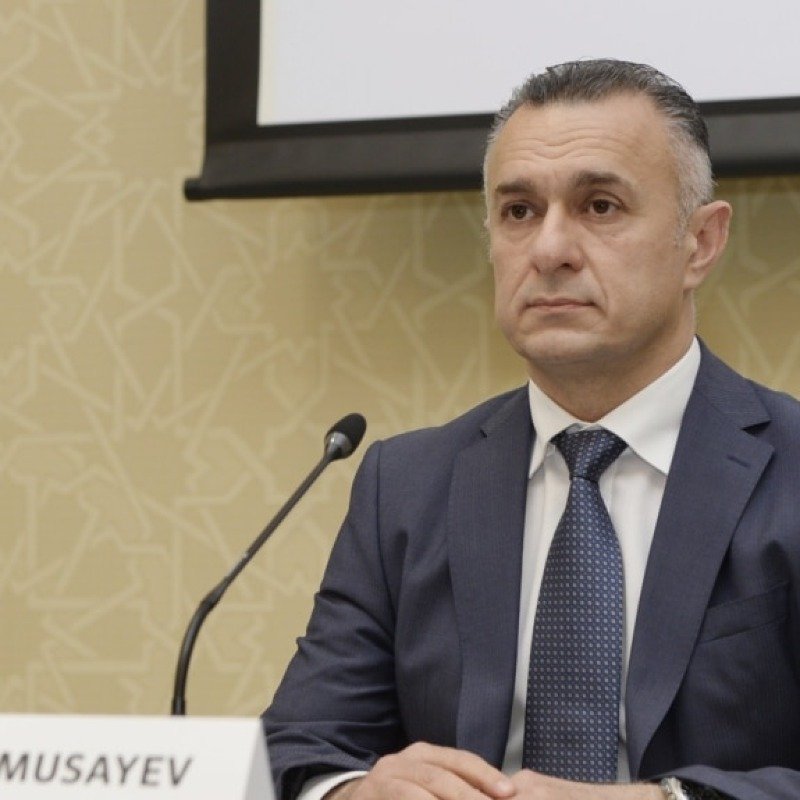 Səhiyyə nazirinin 'mətbəxdə cərrahiyyə əməliyyatı'na görə cəzalandırılması tələb edilir