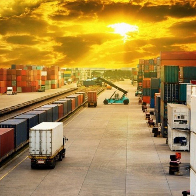 "Azərbaycanın xarici ticarət saldosu bu il aşağı düşə bilər" - Ekspert