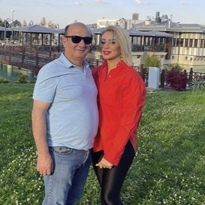 Tanınmış plastik cərrahı qətlə yetirən əri yenidən məhkəmə qarşısında