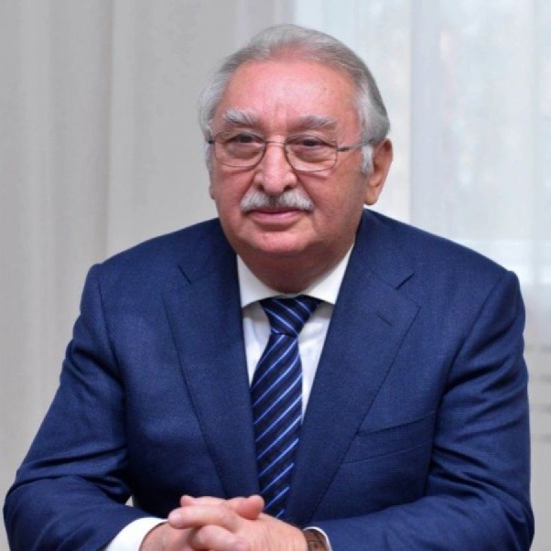 Rektor: "İşə çıxmıram, universiteti uşaqlar idarə edirlər"